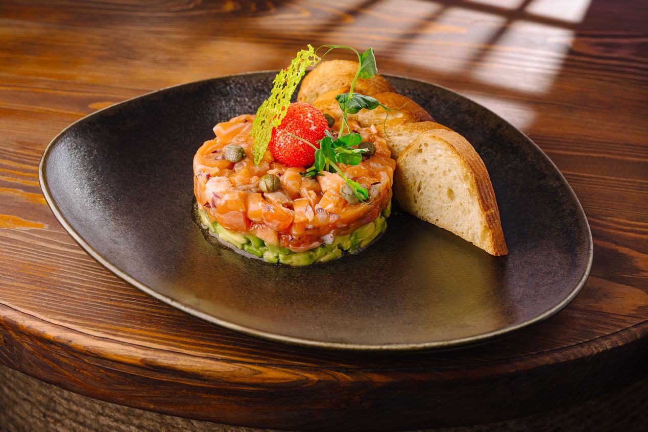 фото-Тар-тар из лосося с авокадо